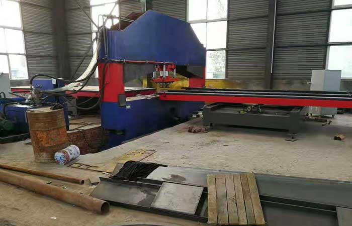 500噸龍門(mén)(框式)液壓機(jī)