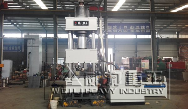 四柱快速液壓機準備發(fā)貨